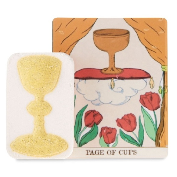 Other - Orange scented bet bomb and tarrot card kit (Free canvas included)